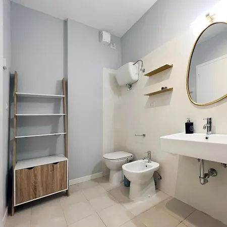 Glamorous Flat With Jacuzzi, King Size Bed And Small Balcony Daire *